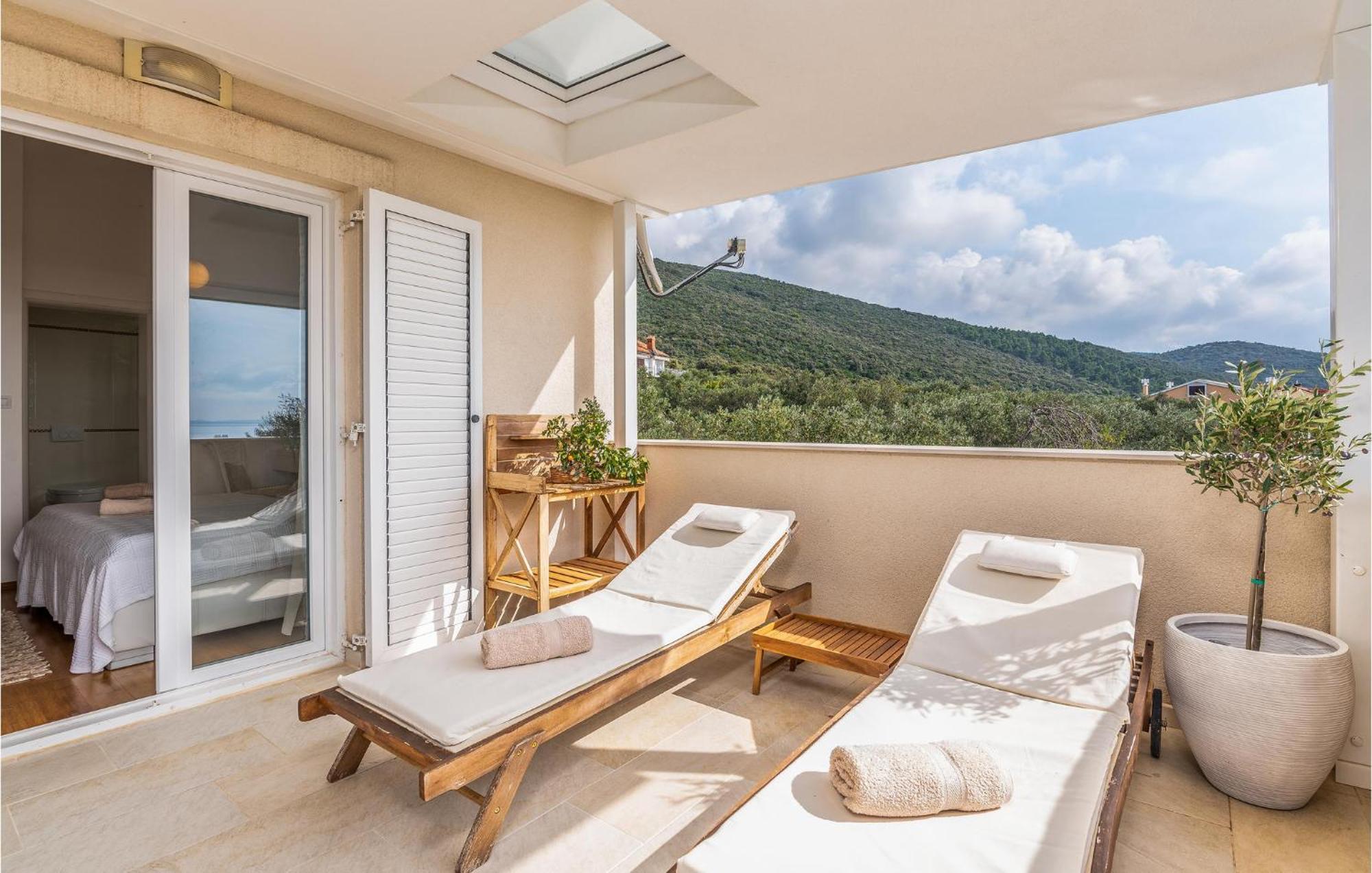 Beautiful Home In Martinscica With Wifi Exterior foto